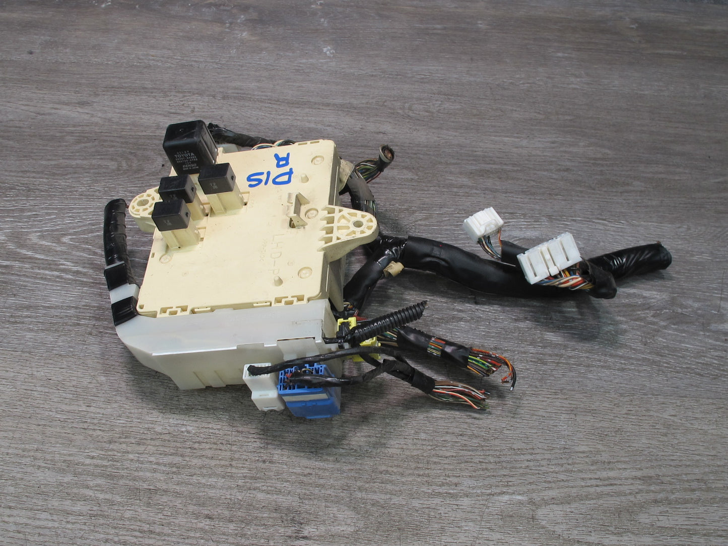 02-05 Lexus JCE10L IS300 Right Junction Fuse Relay Box OEM