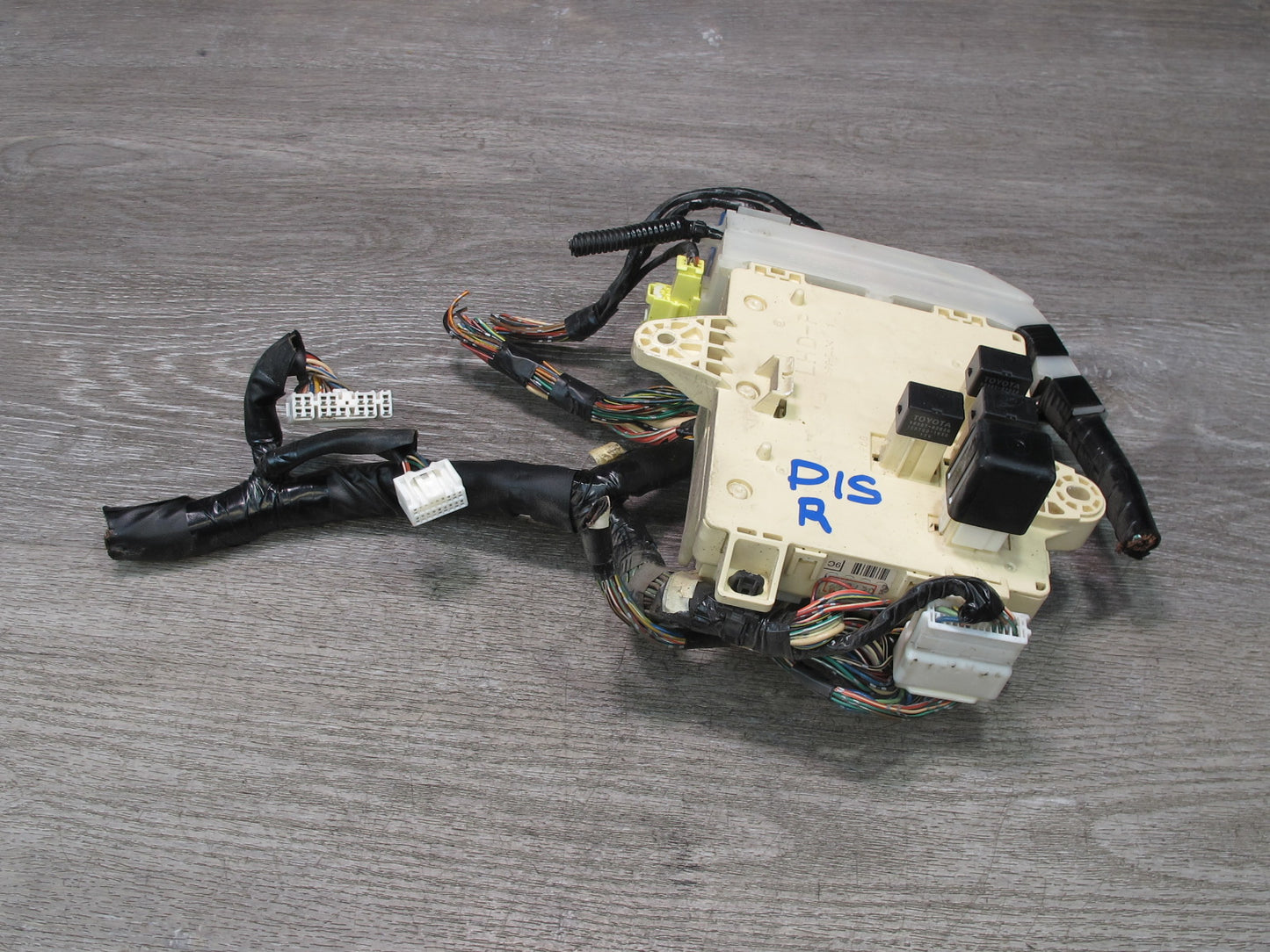 02-05 Lexus JCE10L IS300 Right Junction Fuse Relay Box OEM