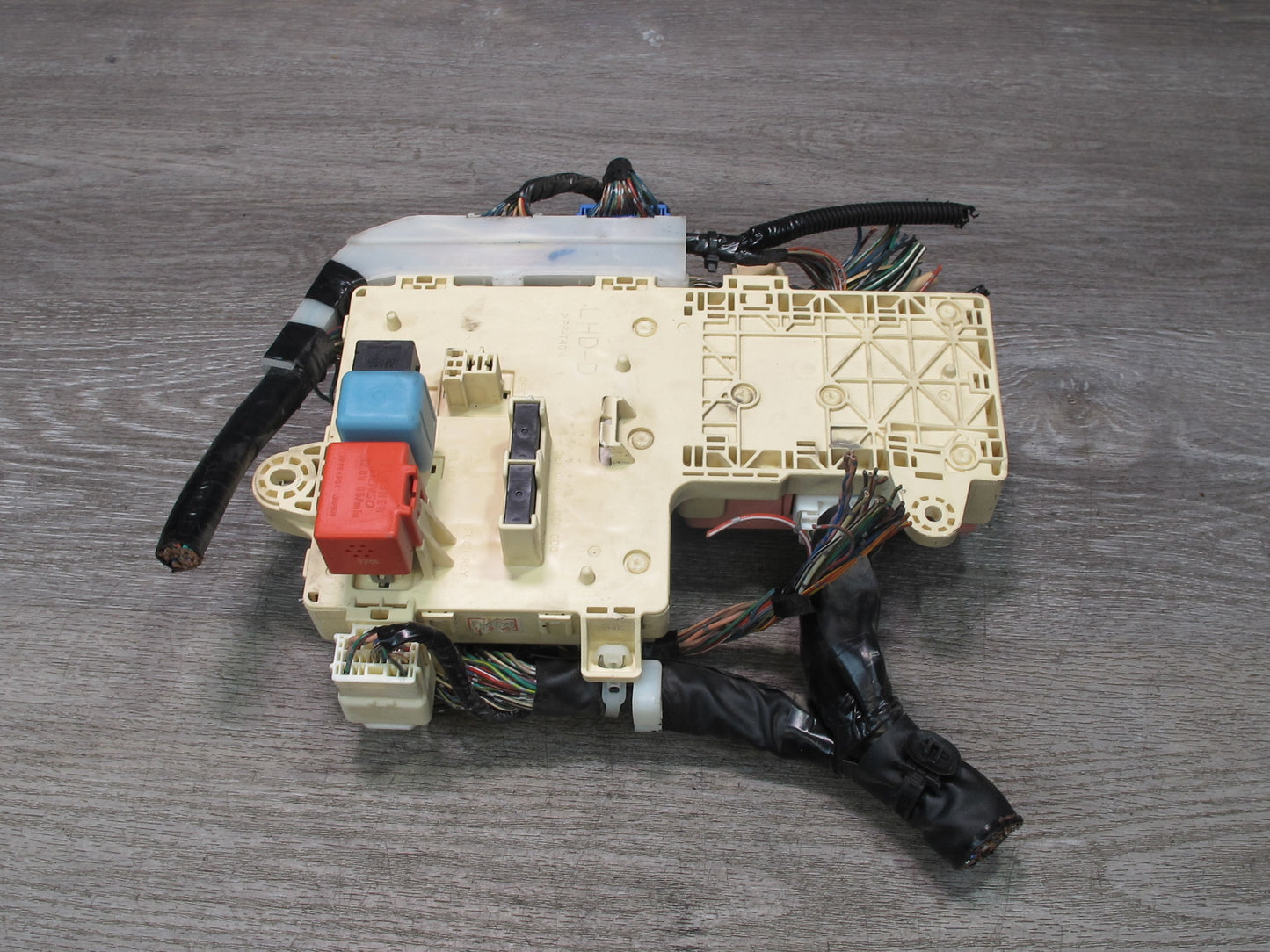 02-05 Lexus IS300 JCE10L Left Junction Fuse Relay Box w Multiplex Module OEM