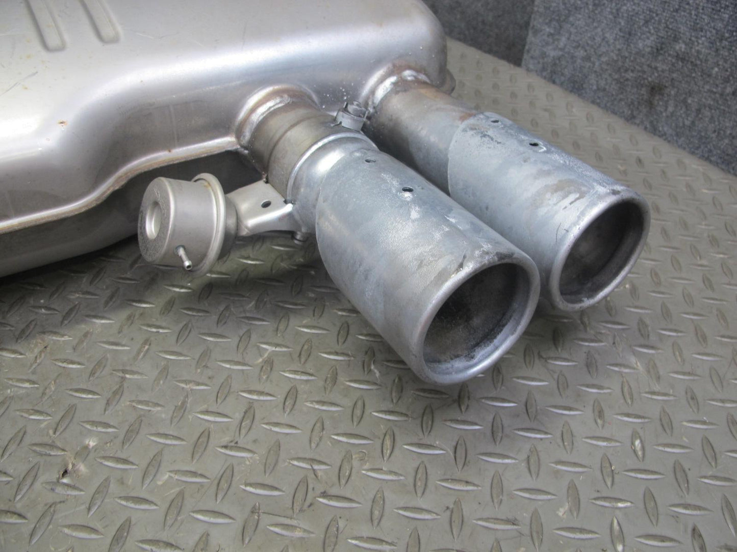 2010-2013 BMW E70 E71 X5M X6M Rear Exhaust Muffler w Tips