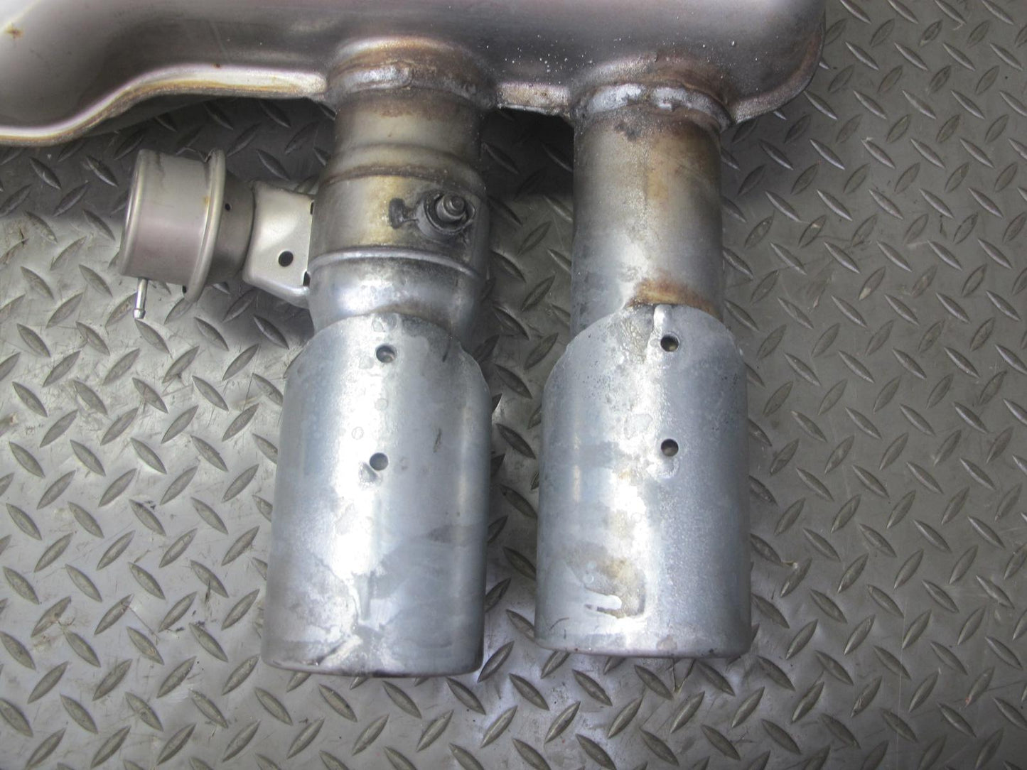 2010-2013 BMW E70 E71 X5M X6M Rear Exhaust Muffler w Tips