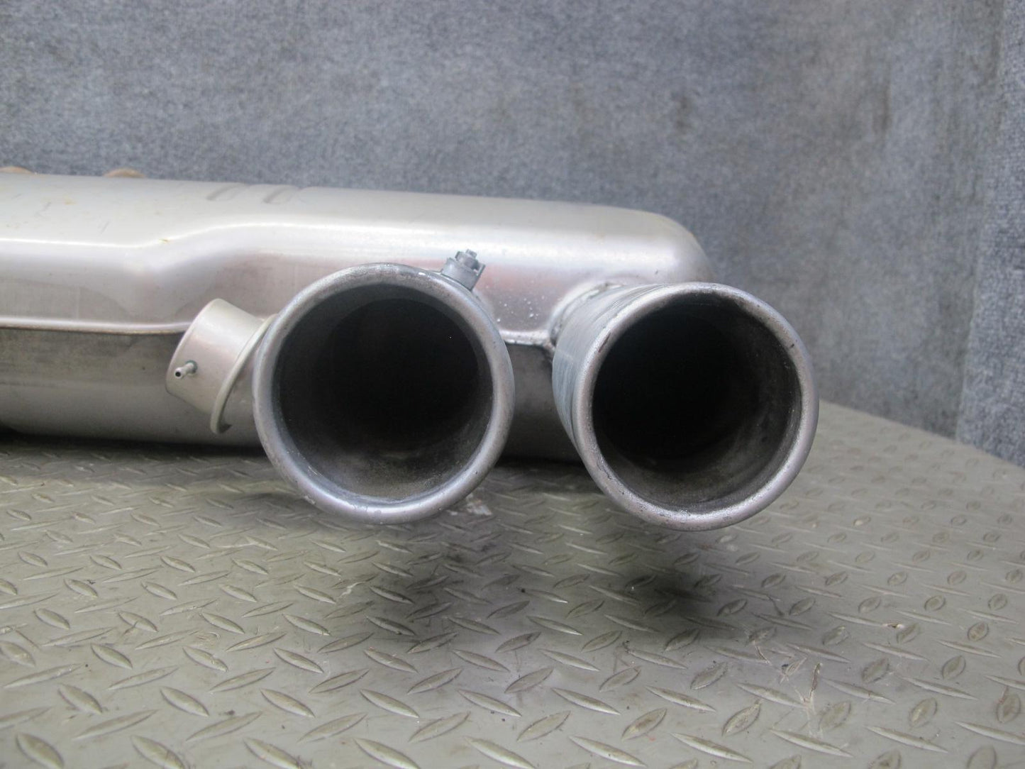 2010-2013 BMW E70 E71 X5M X6M Rear Exhaust Muffler w Tips