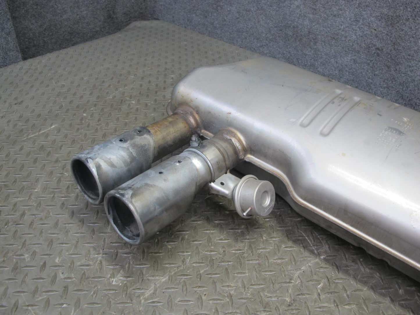 2010-2013 BMW E70 E71 X5M X6M Rear Exhaust Muffler w Tips