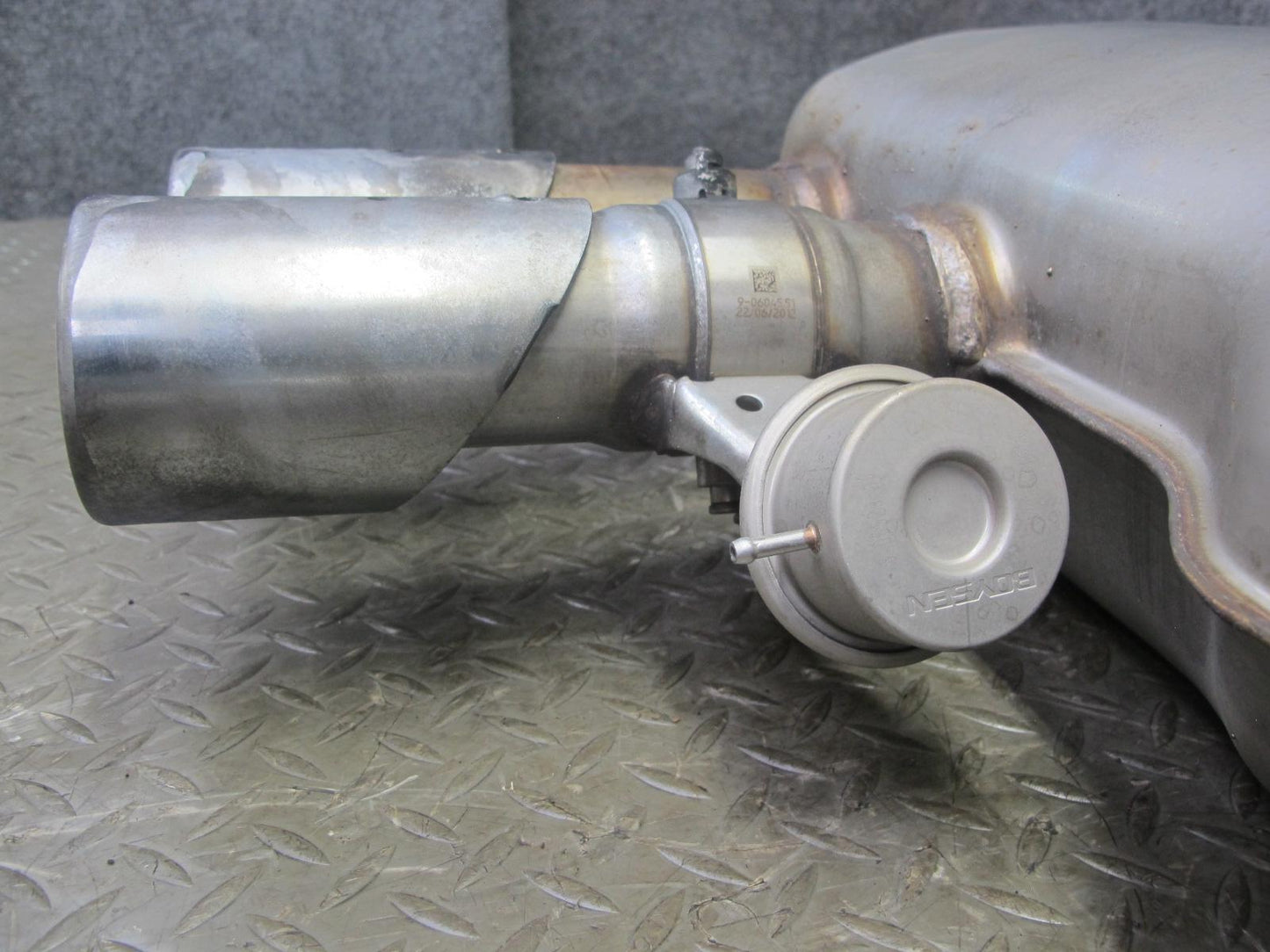 2010-2013 BMW E70 E71 X5M X6M Rear Exhaust Muffler w Tips