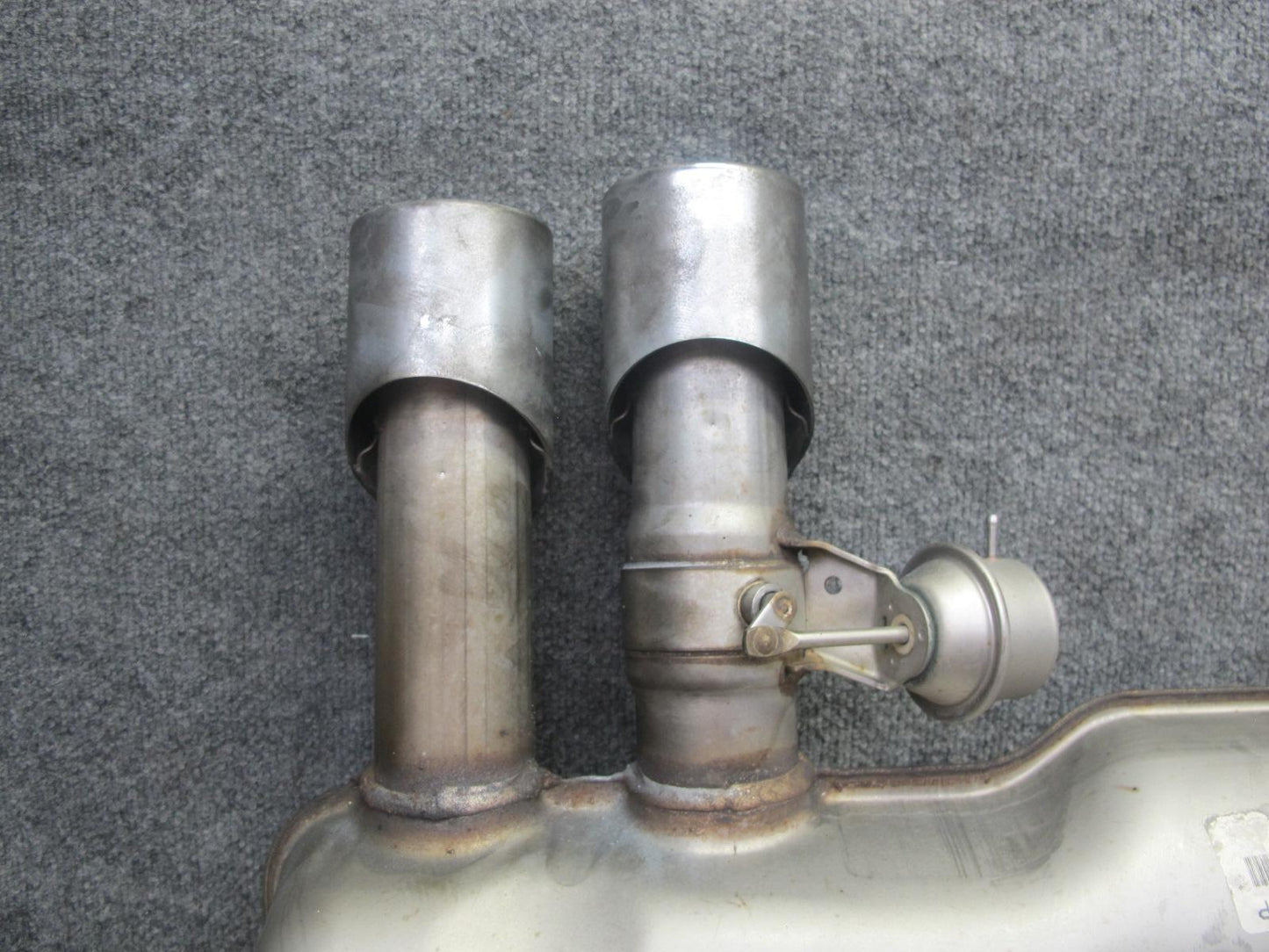2010-2013 BMW E70 E71 X5M X6M Rear Exhaust Muffler w Tips