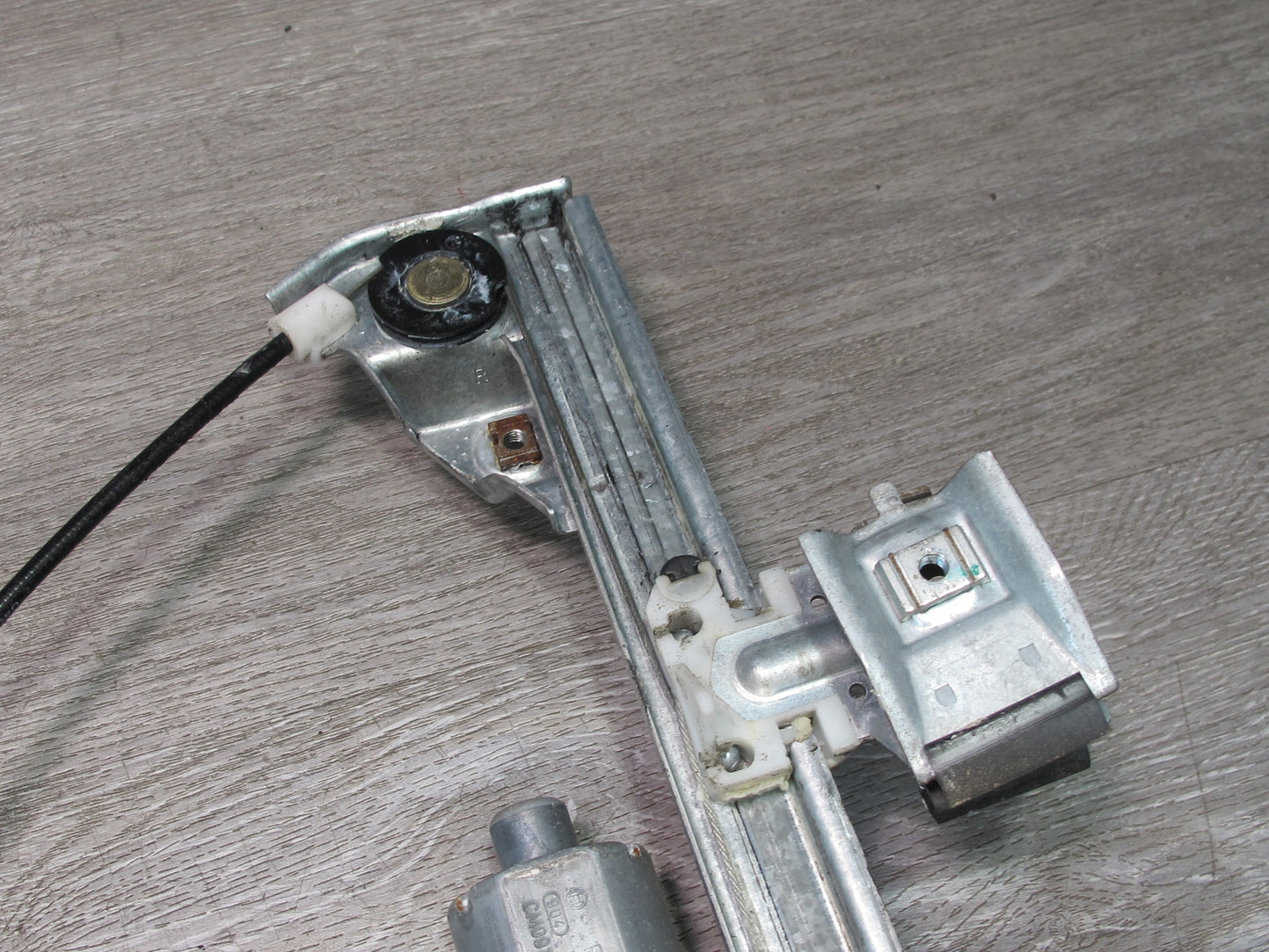 2003-2009 Hummer H2 Front Left Driver Side Window Regulator W/ Power Motor