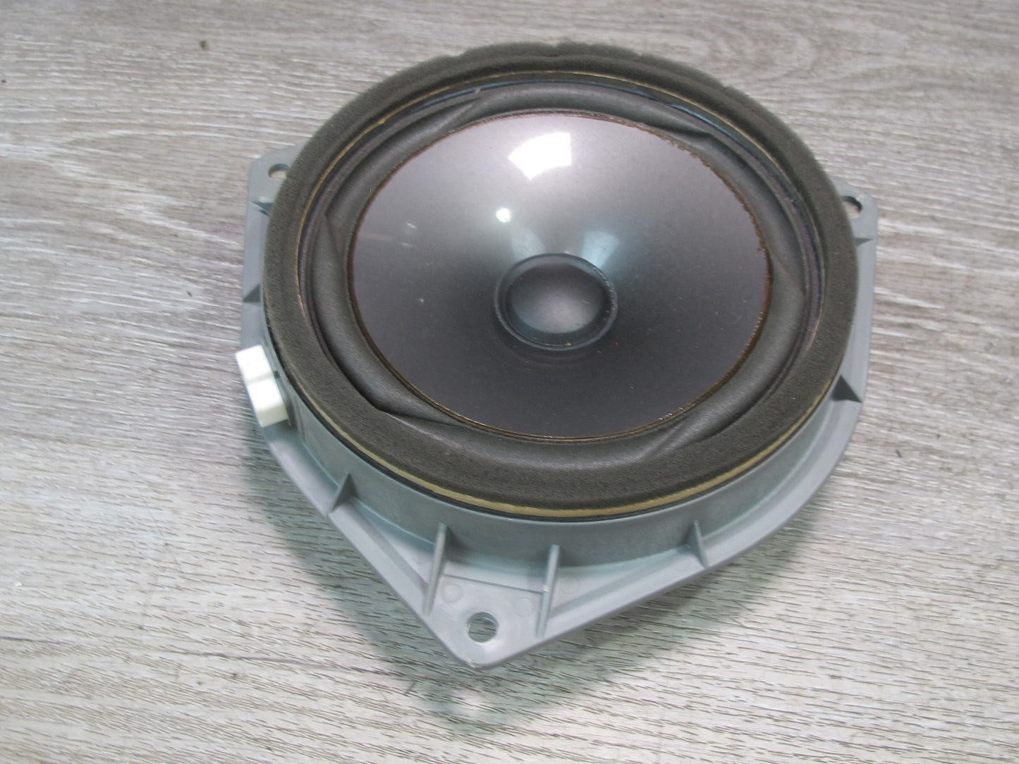 01-05 Lexus JCE10L IS300 Set of 2 Front Left & Right Door Speaker OEM
