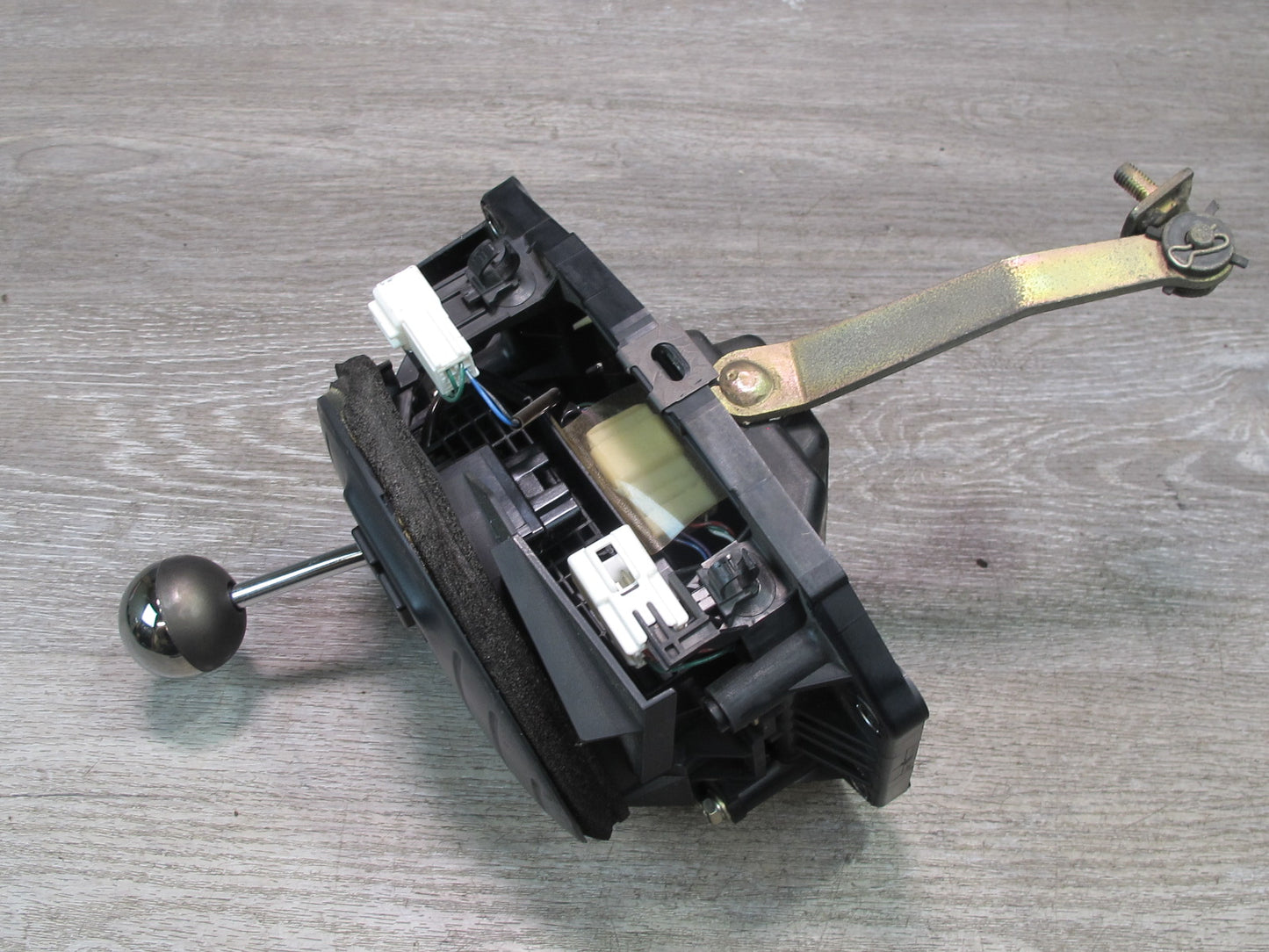 01-05 Lexus JCE10L IS300 A/T Automatic Transmission Gear Shifter w Knob OEM