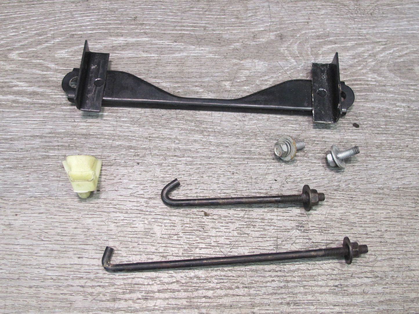 01-05 Lexus JCE10L IS300 Battery Tray Holder Bracket Set OEM