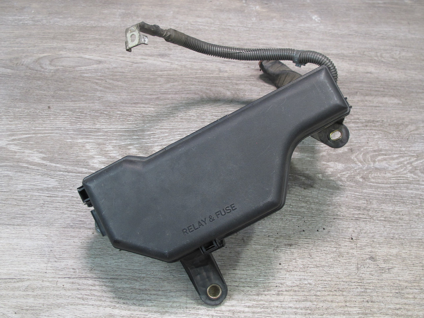 02-05 Lexus JCE10L IS300 Engine Bay Relay Fuse Box w Cover OEM