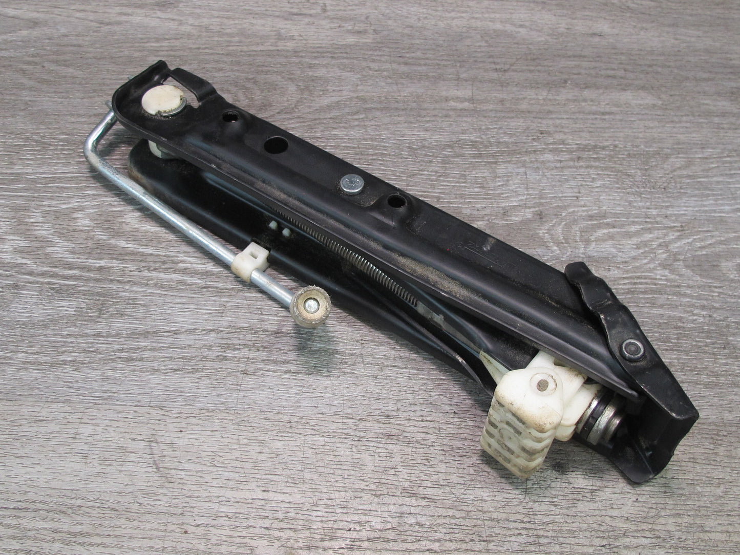 01-06 BMW E46 3-SERIES Emergency Spare Tire Lift Jack Tool 1096202 OEM