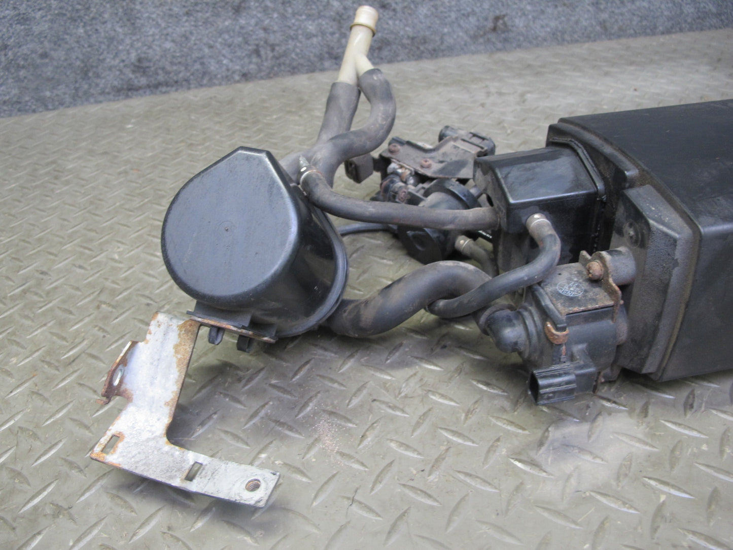 00-09 Honda S2000 Fuel Evap Vapor Charcoal Canister OEM