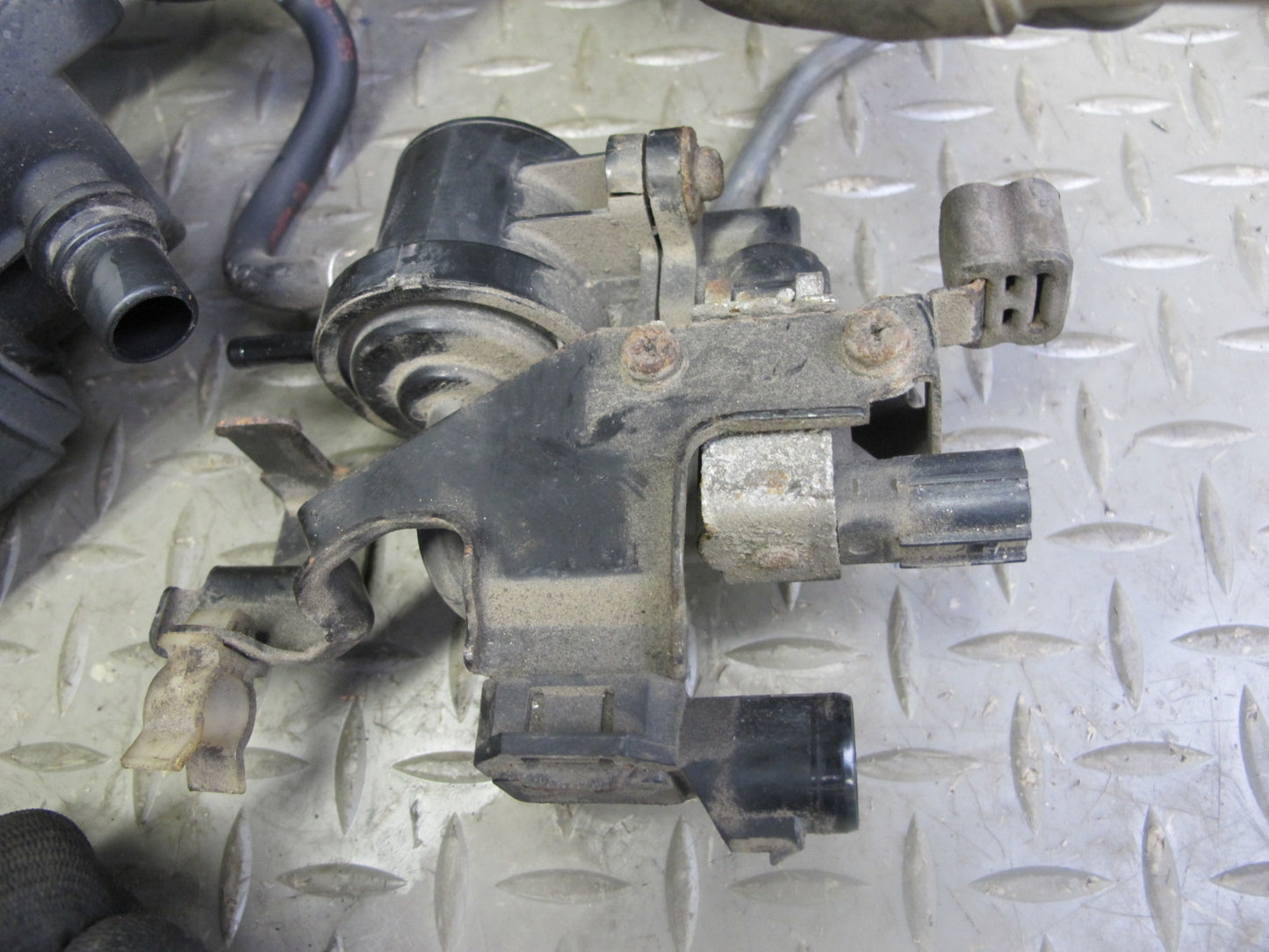 00-09 Honda S2000 Fuel Evap Vapor Charcoal Canister OEM