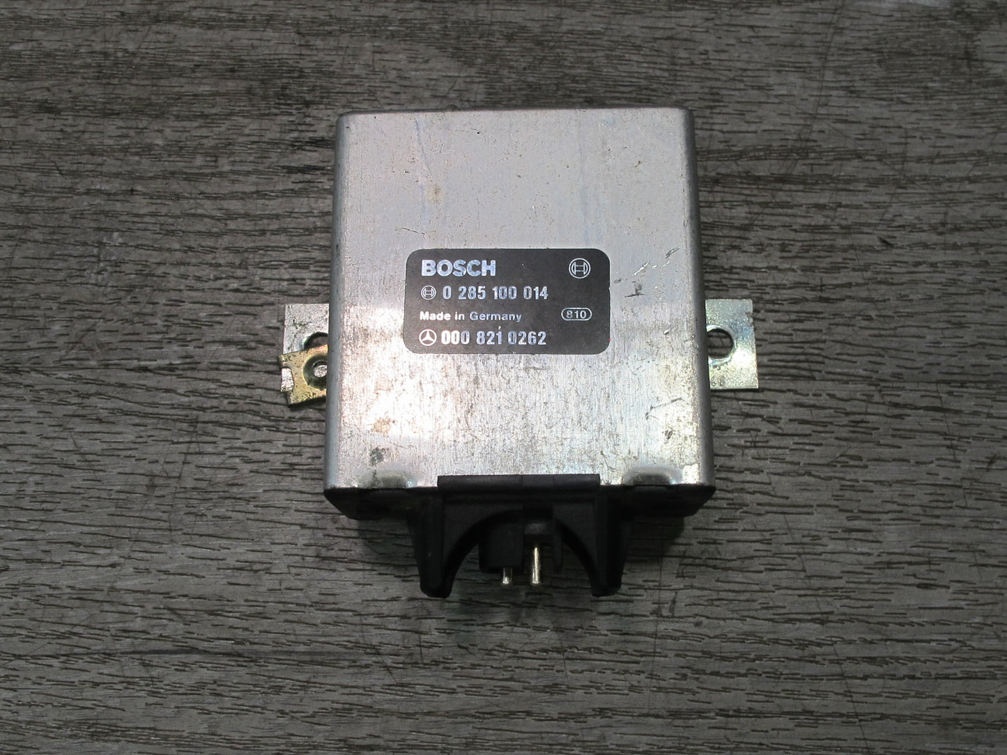 86-91 Mercedes R107 W126 Seat Belt Relay Module 0008210262 OEM
