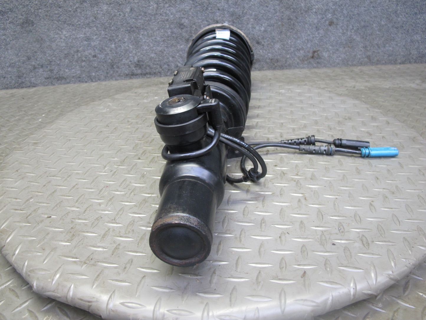 2010-2013 BMW E70 E71 X5M X6M Front VDC Strut Shock Absorber Set of 2