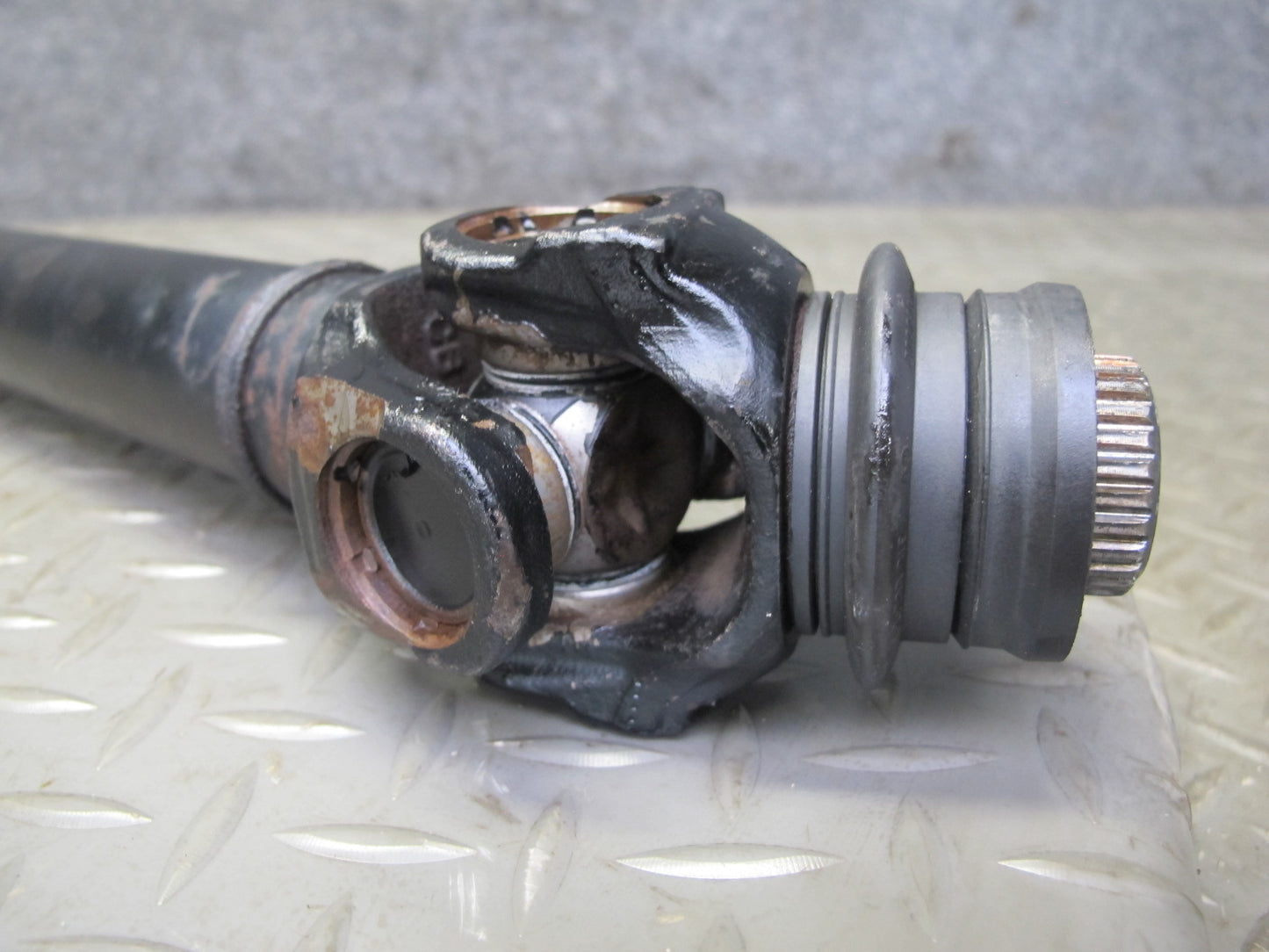 2010-2013 BMW E70 E71 X5M X6M AWD A/T Front Driveshaft Drive Shaft
