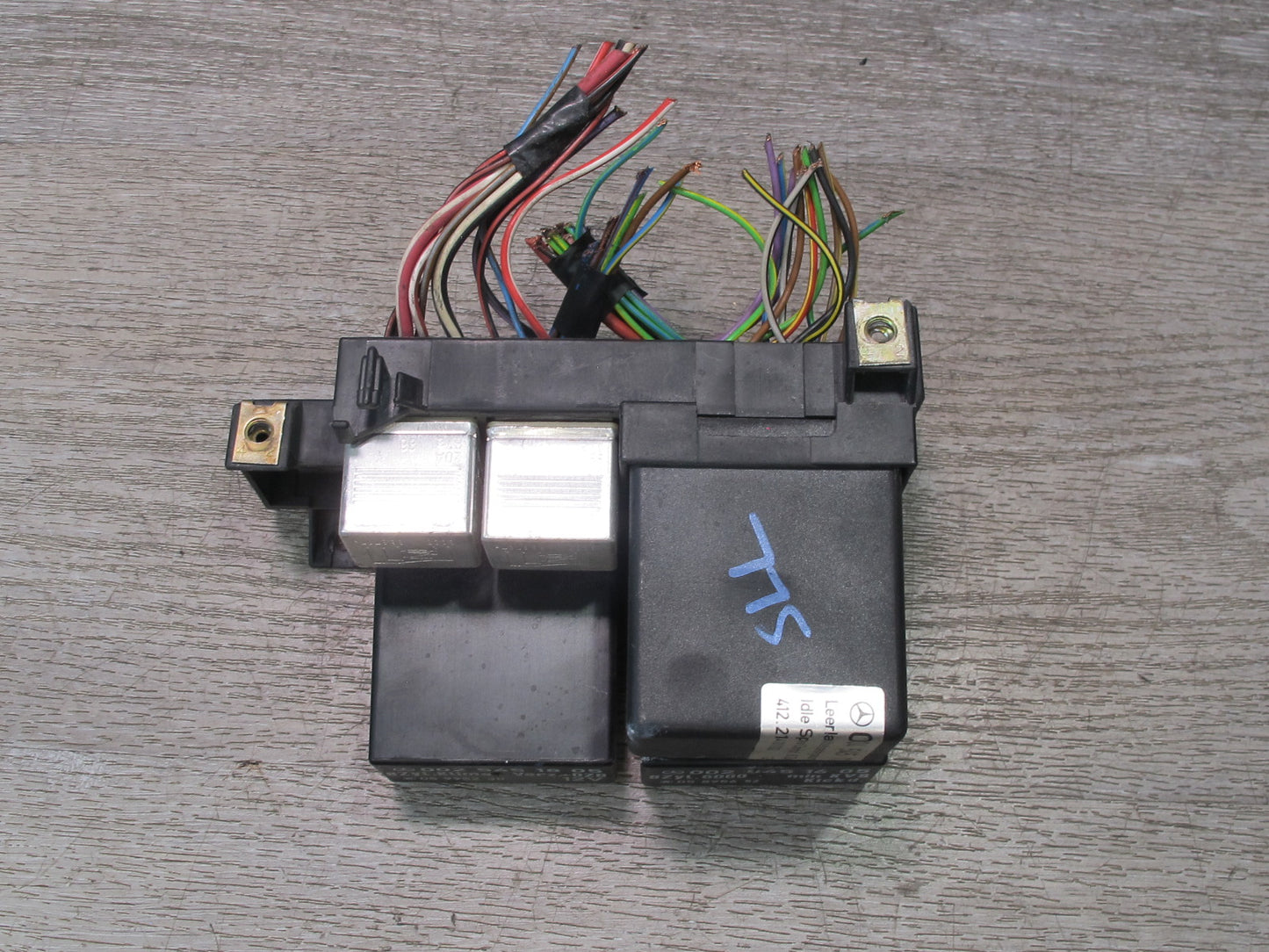 86-89 Mercedes R107 560SL Fuel Pump Idle Speed A/C Relay Box Module Holder OEM