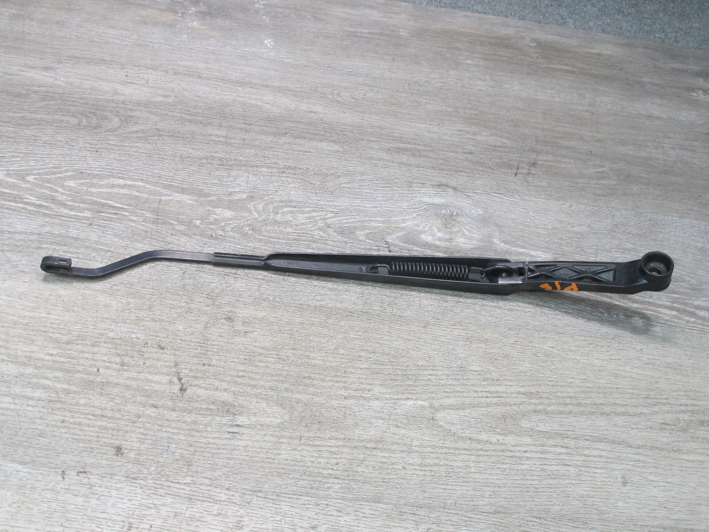 01-05 Lexus JCE10L IS300 Set of 2 Front Windshield Wiper Arm w Bolt Covers OEM