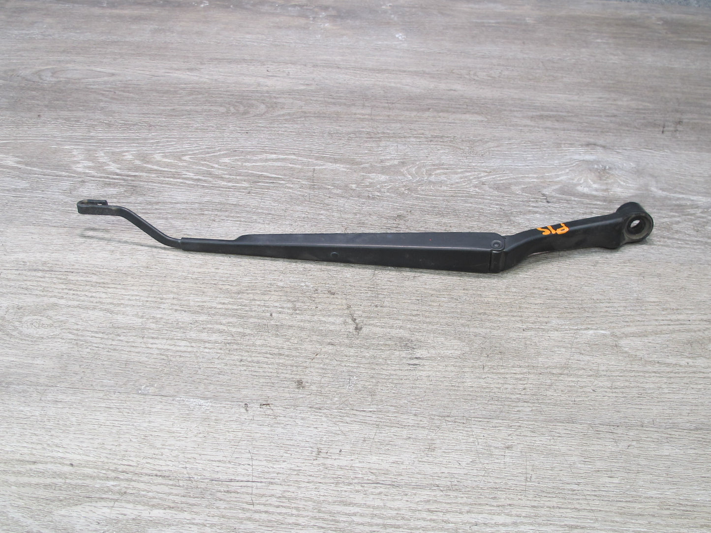 01-05 Lexus JCE10L IS300 Set of 2 Front Windshield Wiper Arm w Bolt Covers OEM