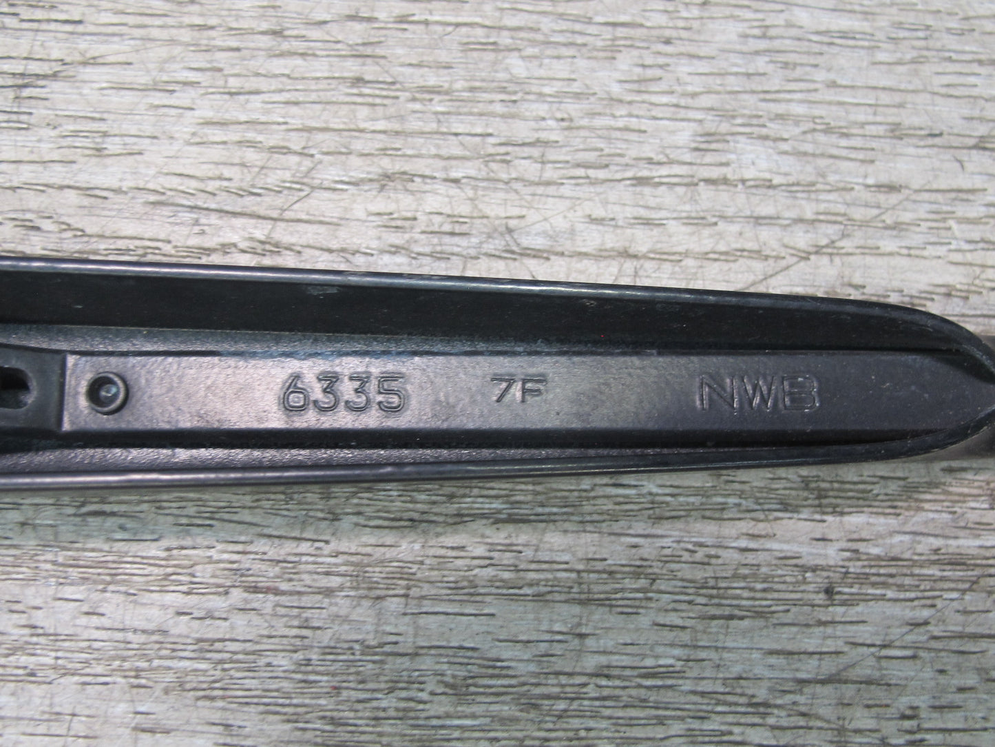 01-05 Lexus JCE10L IS300 Set of 2 Front Windshield Wiper Arm w Bolt Covers OEM