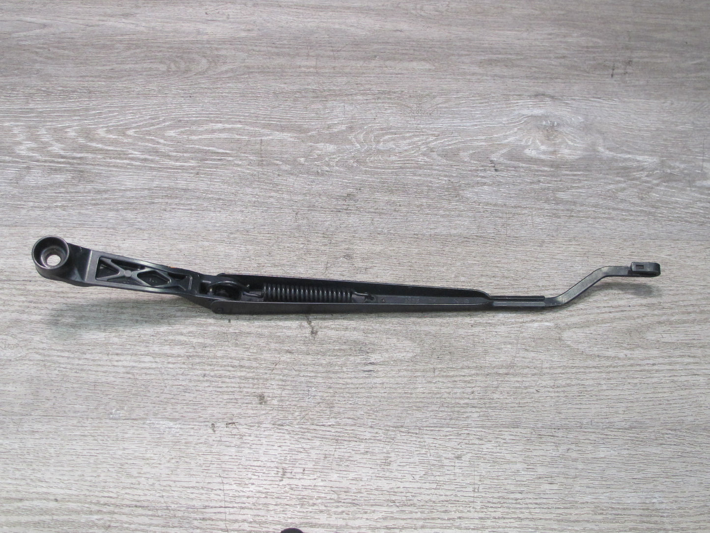 01-05 Lexus JCE10L IS300 Set of 2 Front Windshield Wiper Arm w Bolt Covers OEM