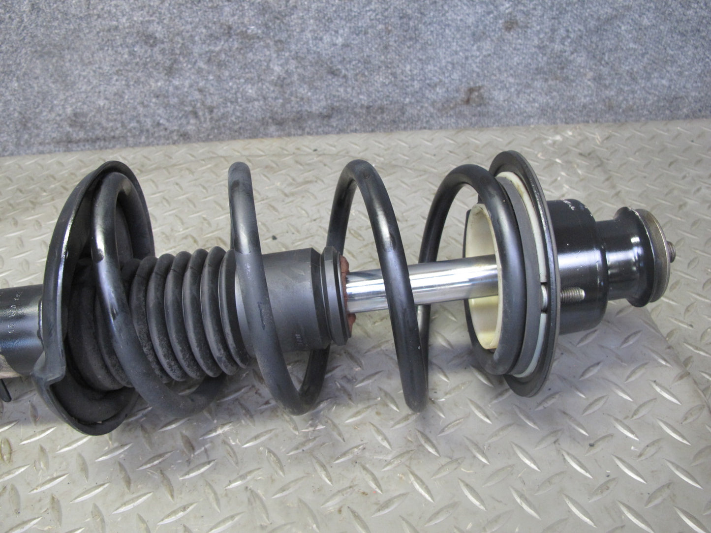 1997-2004 Porsche Boxster 986 Front Left & Right Side Strut Shock Absorber Set