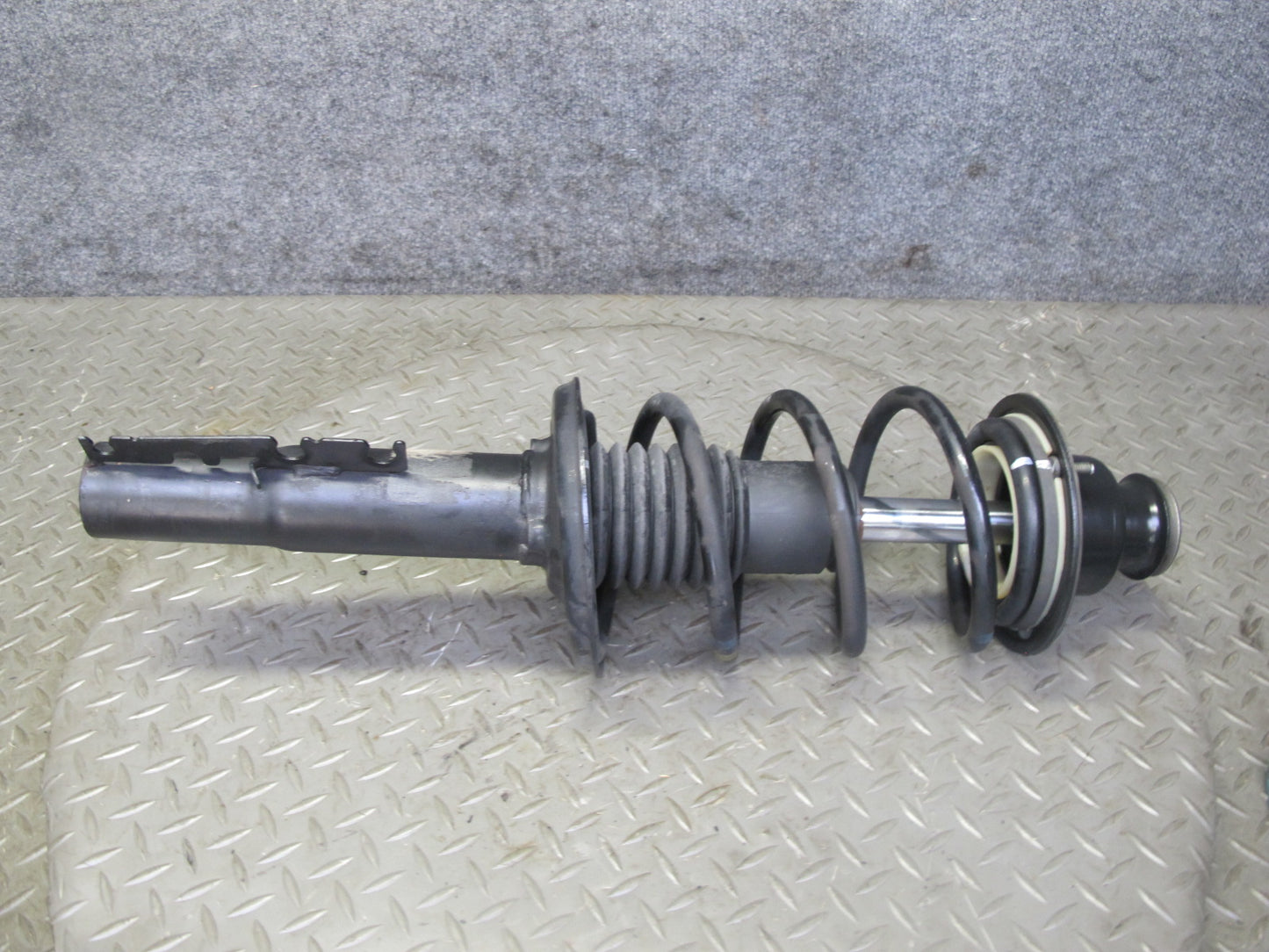 1997-2004 Porsche Boxster 986 Front Left & Right Side Strut Shock Absorber Set