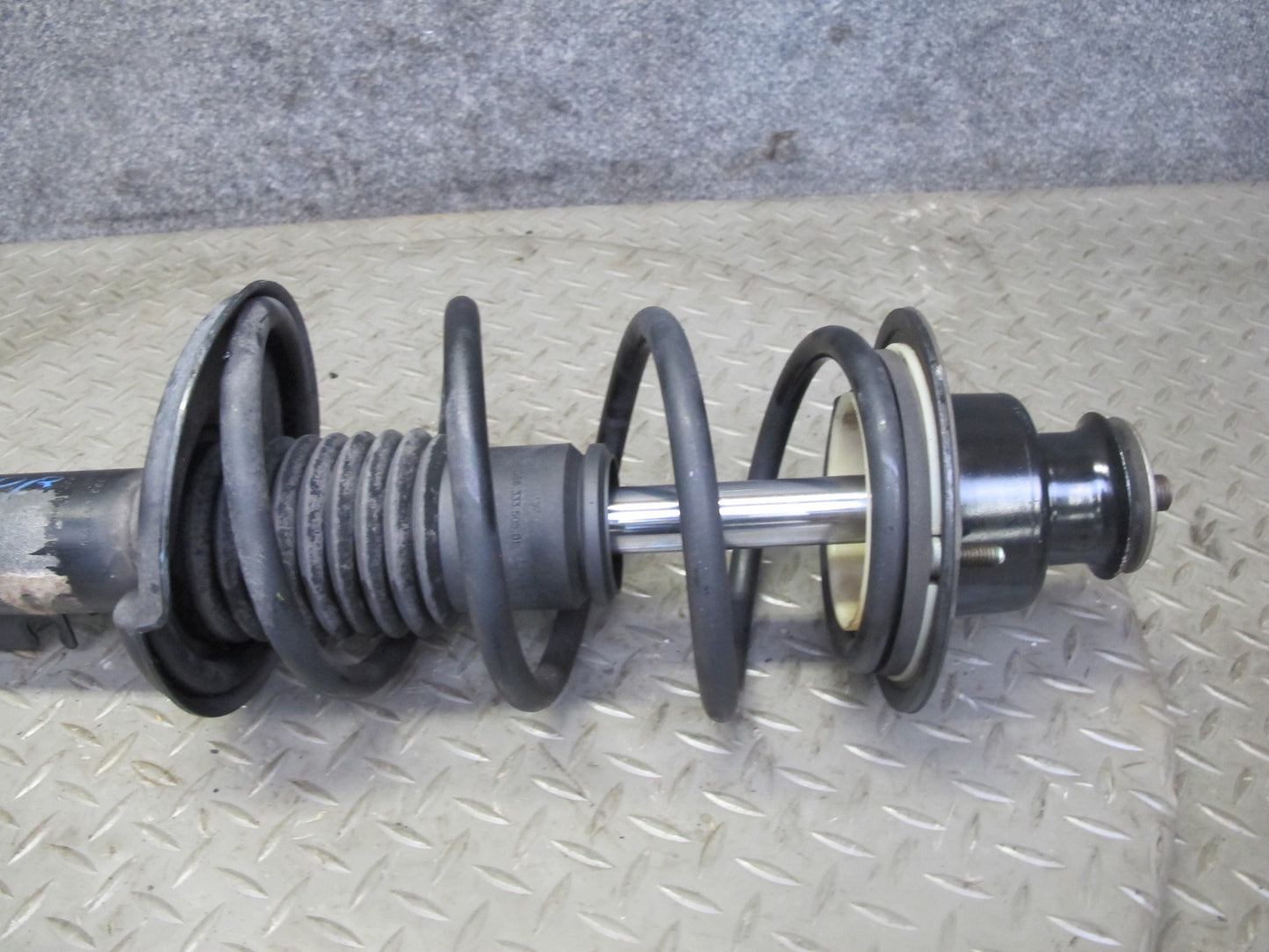 1997-2004 Porsche Boxster 986 Front Left & Right Side Strut Shock Absorber Set