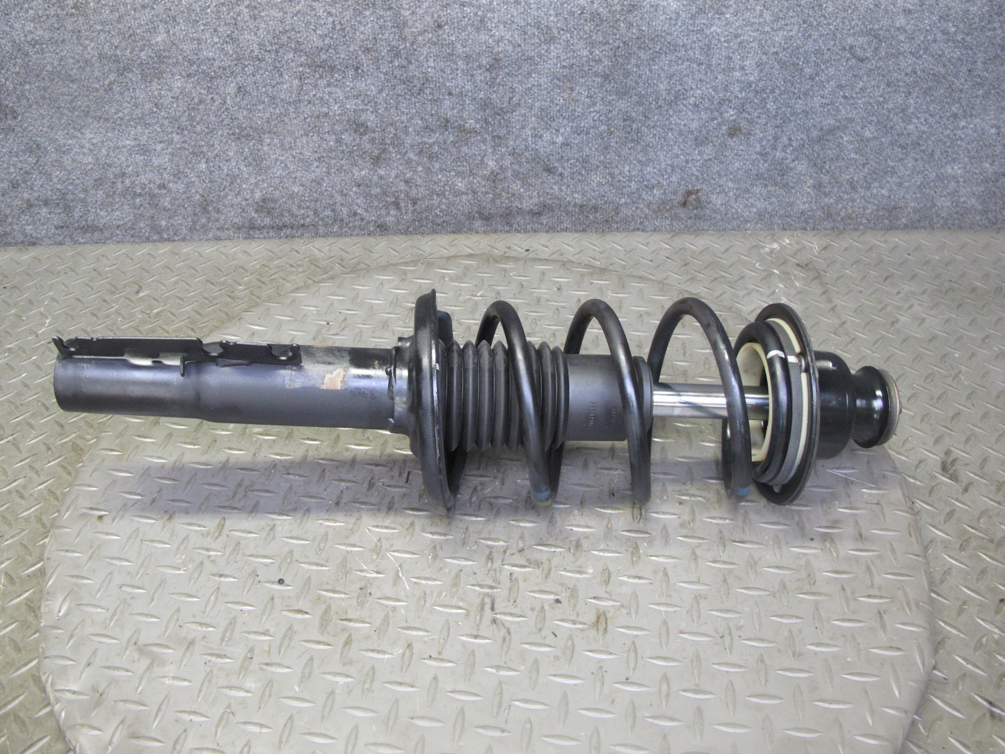 1997-2004 Porsche Boxster 986 Front Left & Right Side Strut Shock Absorber Set