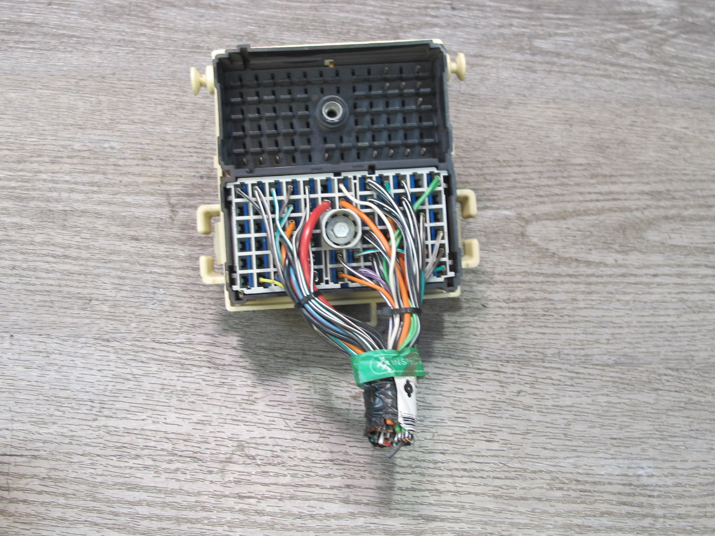 2003-2007 Hummer H2 Dashboard Fuse Relay Junction Box 15266958