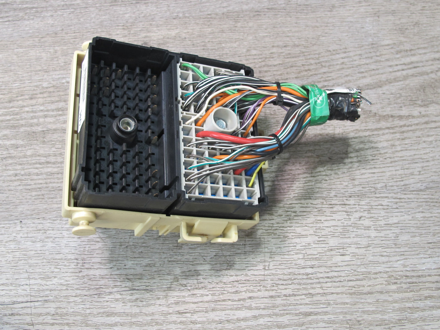 2003-2007 Hummer H2 Dashboard Fuse Relay Junction Box 15266958