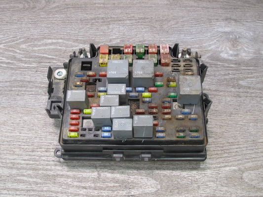 2004-2006 Hummer H2 Engine Fuse Relay Junction Box Block Assembly