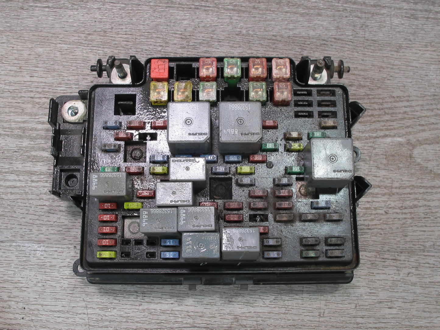 2004-2006 Hummer H2 Engine Fuse Relay Junction Box Block Assembly