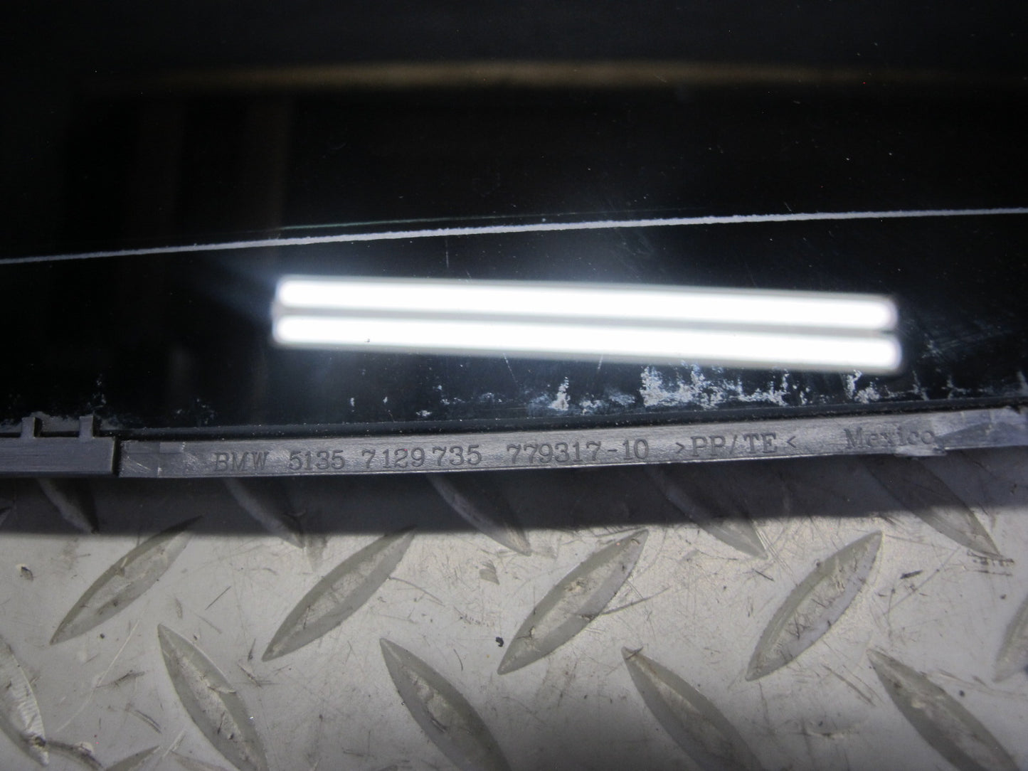 2007-2013 BMW E70 X5 Rear Left Door Corner Fixed Glass Window 7129735