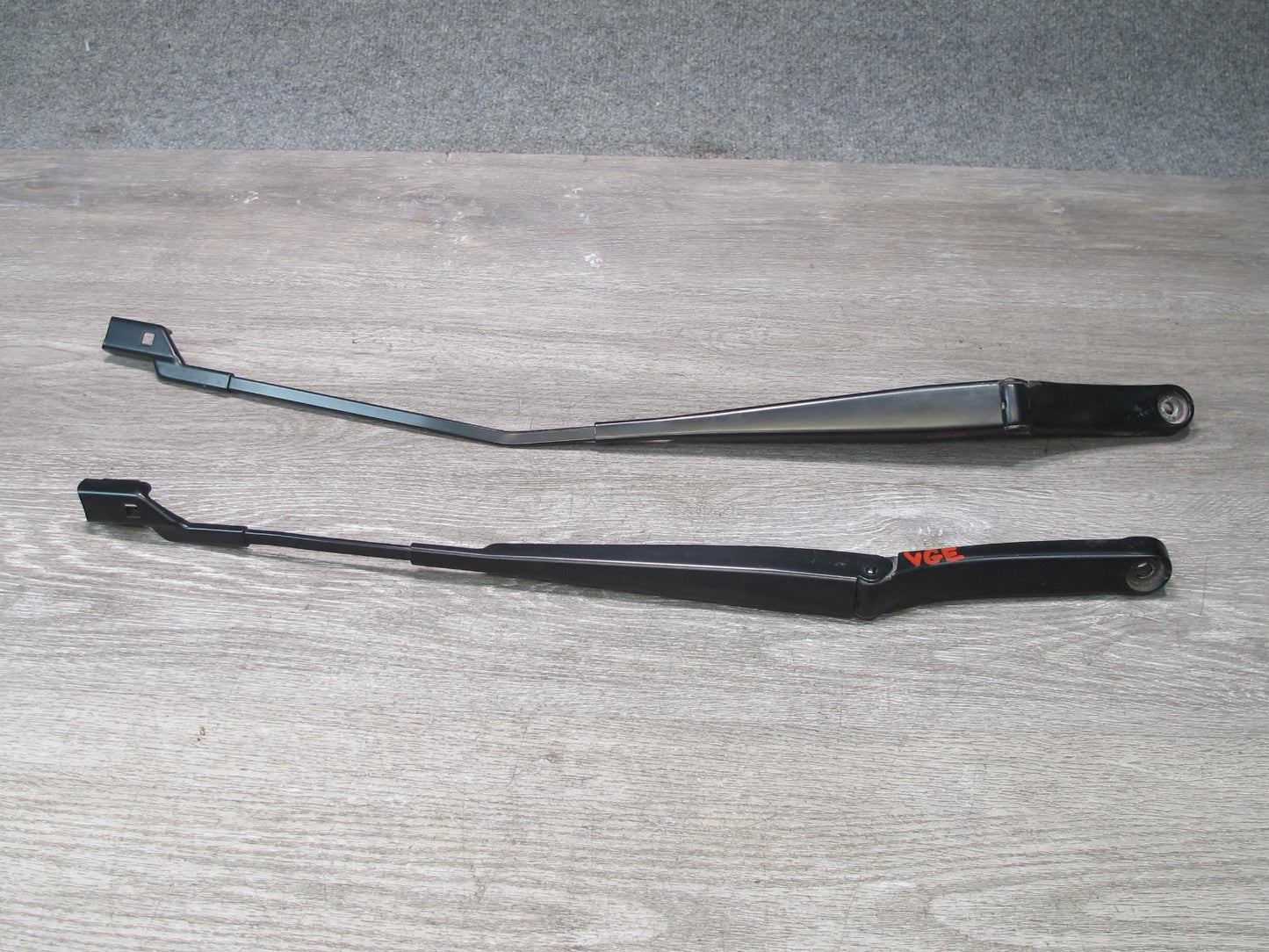 06-16 VW Golf R32 GTI Rabbit EOS Set of 2 Front Windshield Wiper Arm OEM