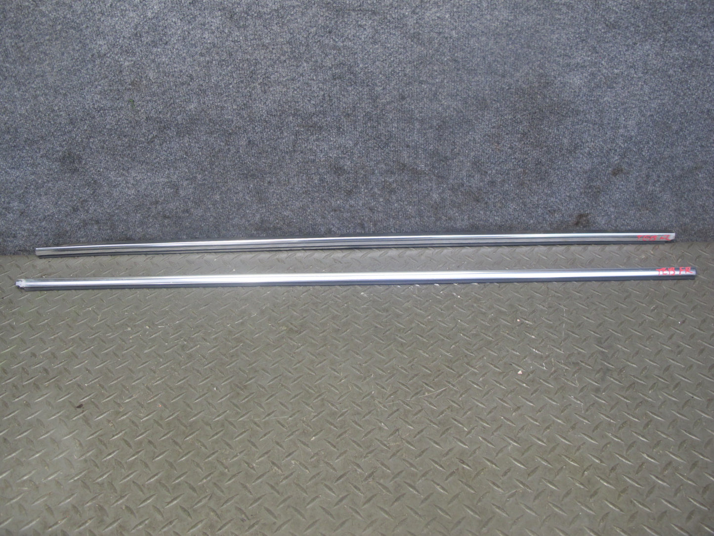 01-06 BMW E46 Convertible Set of 2 Door Weatherstrip Molding Trim Chrome OEM