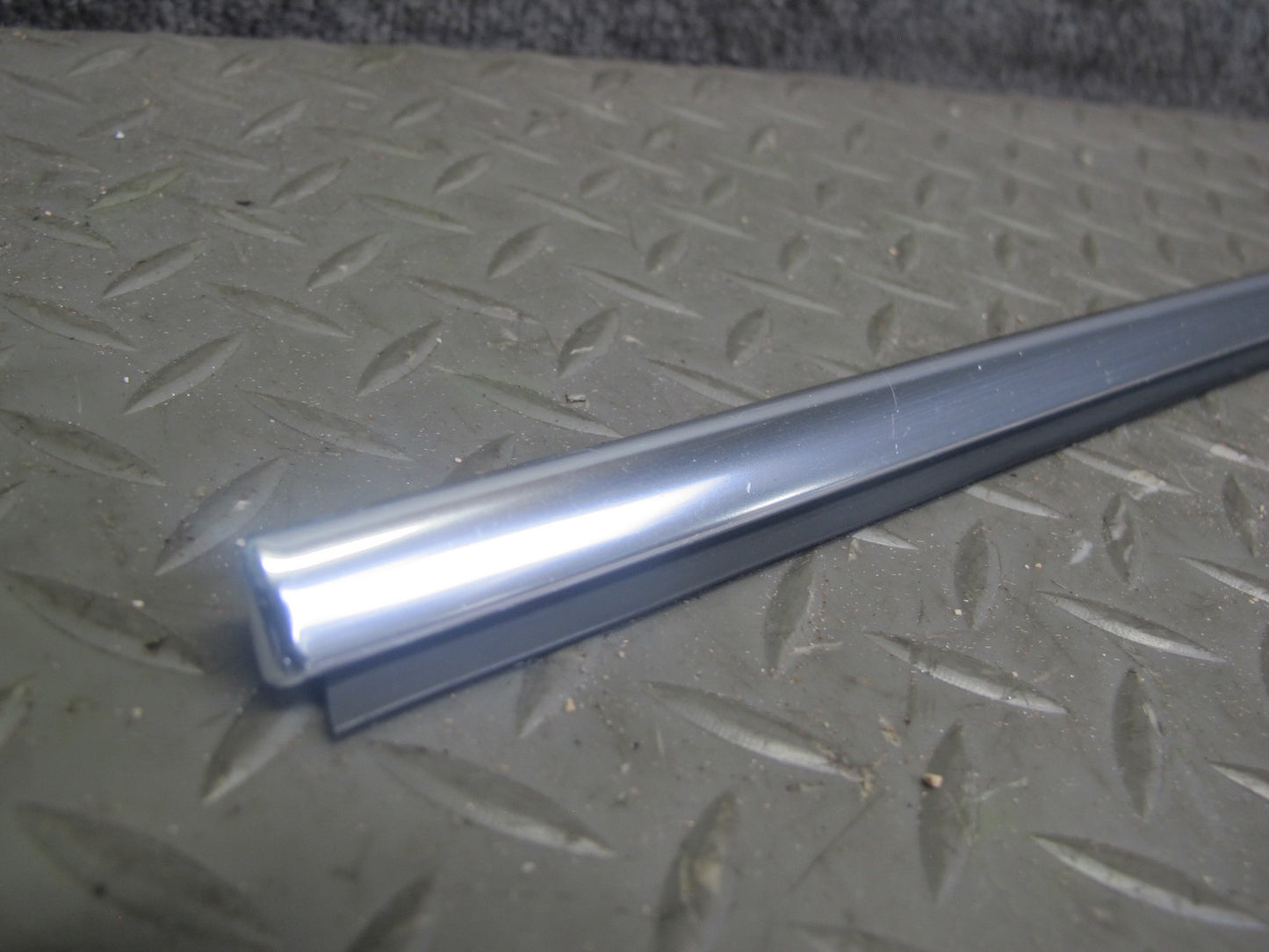 01-06 BMW E46 Convertible Set of 2 Door Weatherstrip Molding Trim Chrome OEM