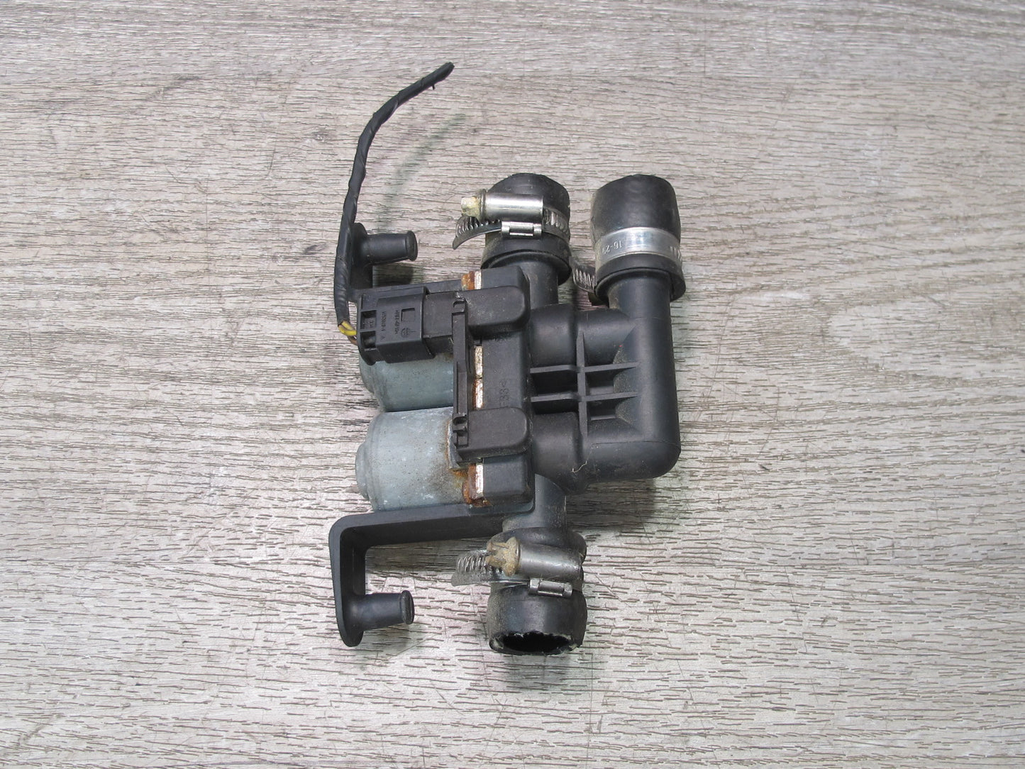 2007-2013 BMW E70 E71 E72 Heater Control Water Valve Pump 6910544