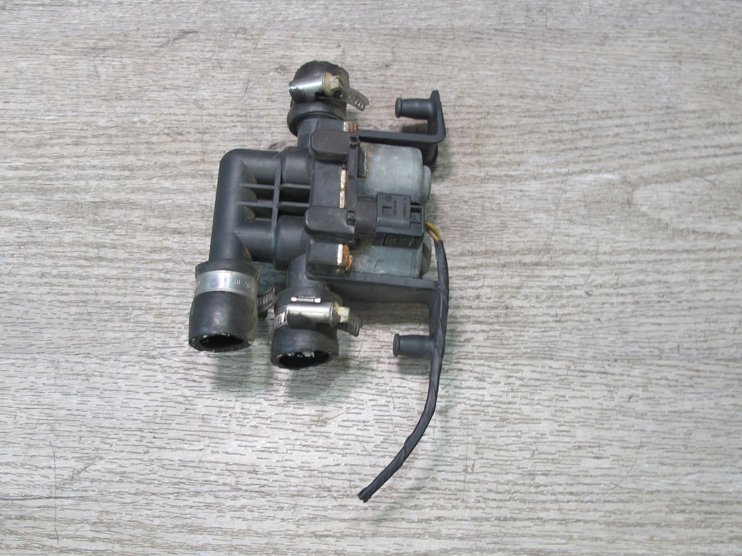 2007-2013 BMW E70 E71 E72 Heater Control Water Valve Pump 6910544