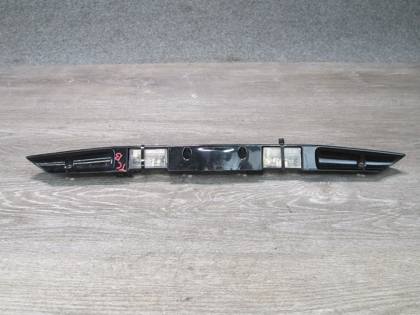 93-99 BMW E36 Trunk Lid Finisher Trim Molding Grip w License Plate Light OEM