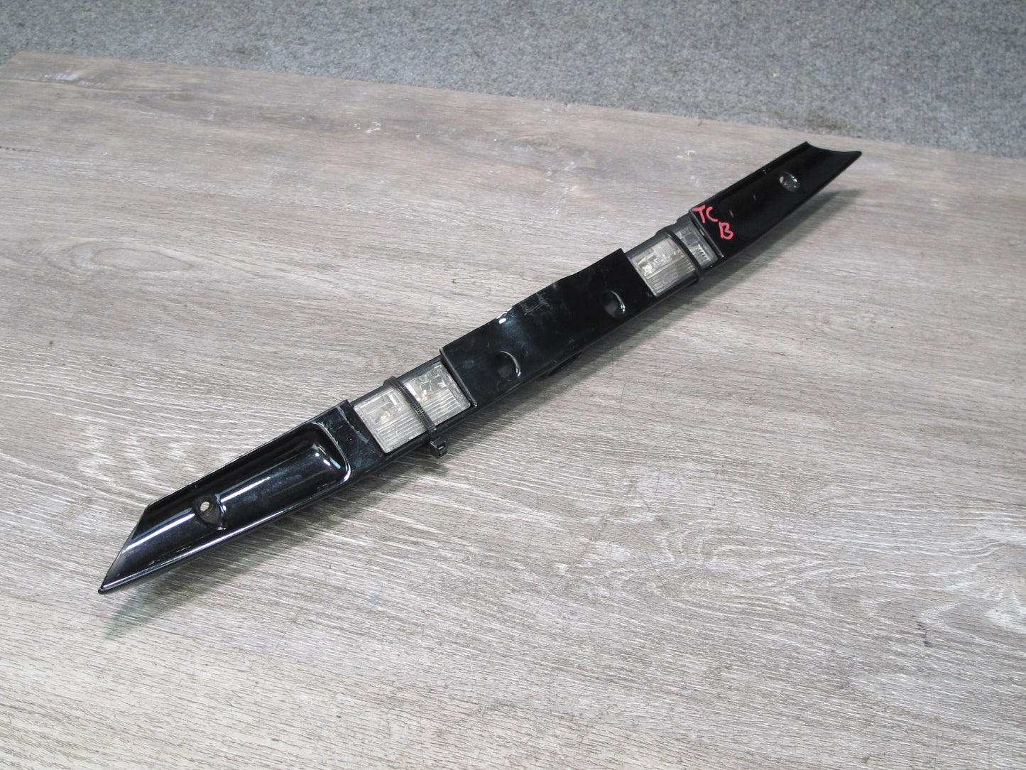 93-99 BMW E36 Trunk Lid Finisher Trim Molding Grip w License Plate Light OEM
