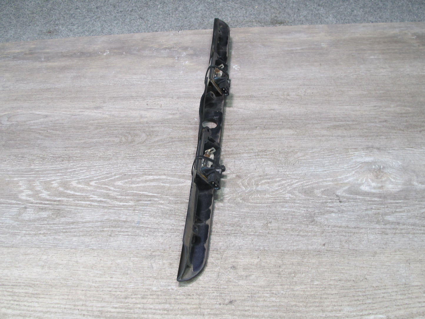93-99 BMW E36 Trunk Lid Finisher Trim Molding Grip w License Plate Light OEM