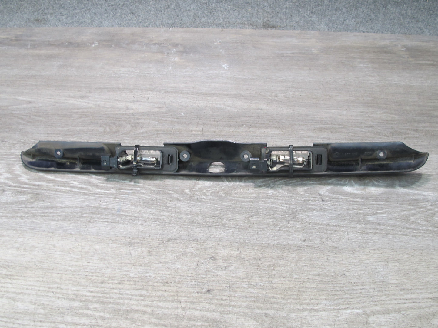 93-99 BMW E36 Trunk Lid Finisher Trim Molding Grip w License Plate Light OEM