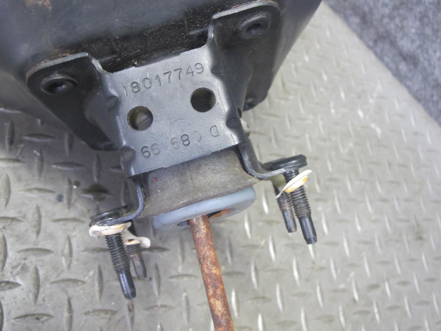 98-02 Pontiac Firebird 5.7L Brake Master Cylinder Booster Fluid Reservoir OEM
