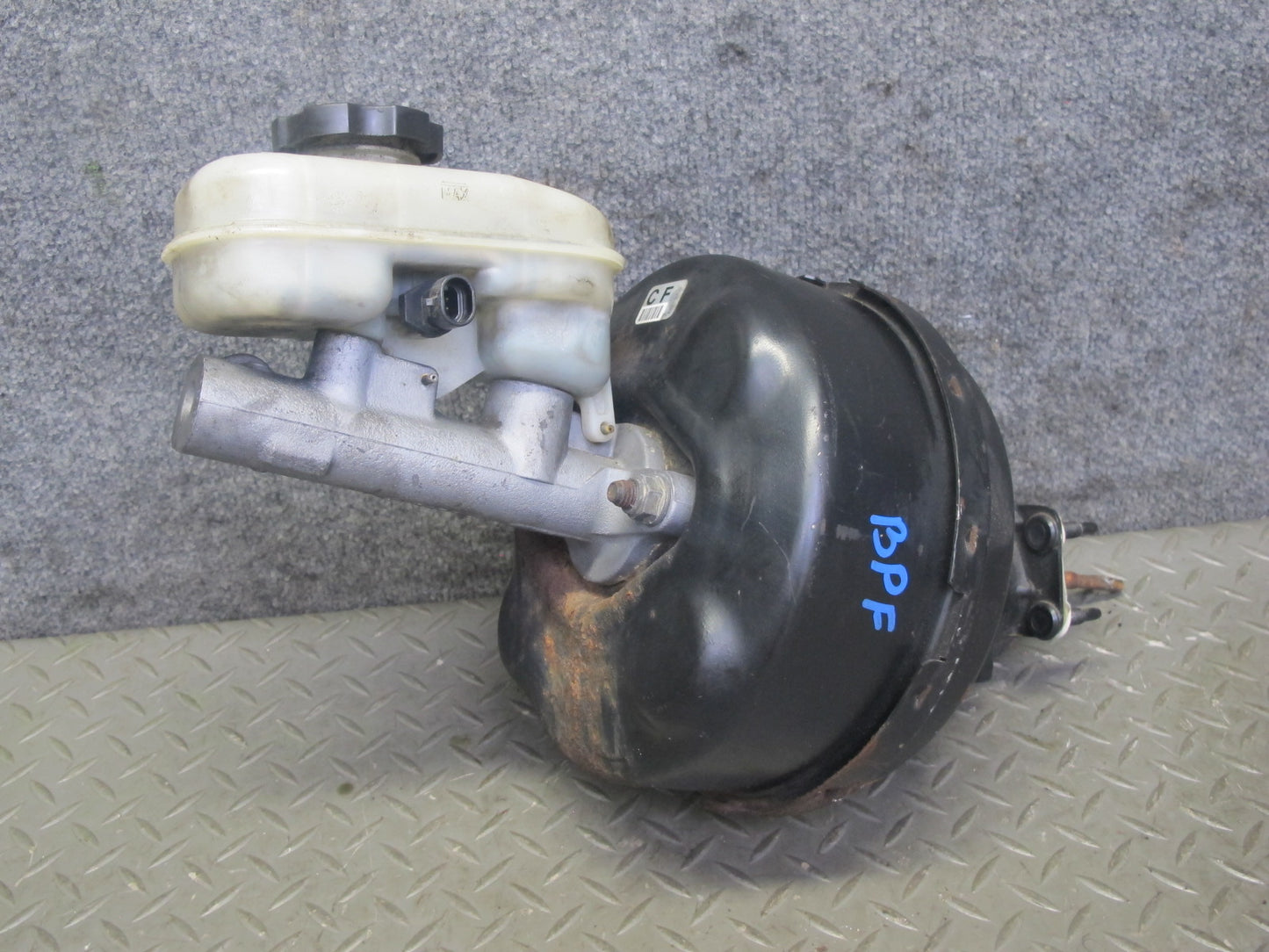 98-02 Pontiac Firebird 5.7L Brake Master Cylinder Booster Fluid Reservoir OEM