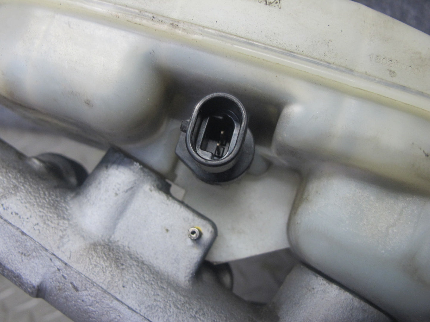 98-02 Pontiac Firebird 5.7L Brake Master Cylinder Booster Fluid Reservoir OEM