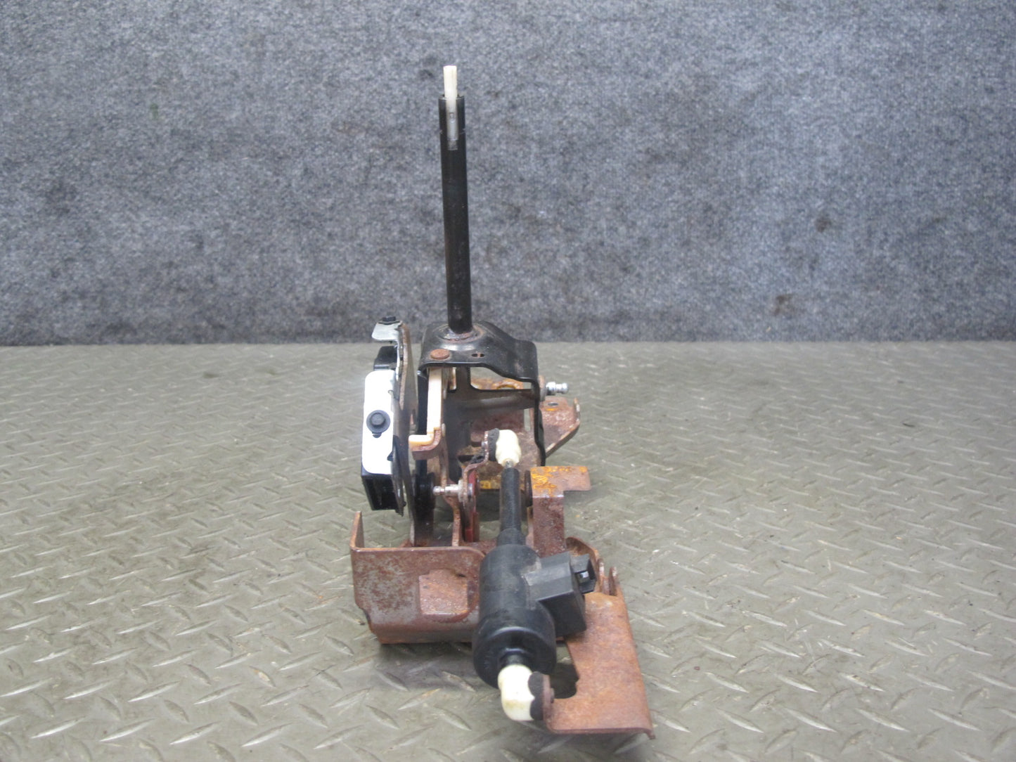 97-02 Pontiac Firebird LS1 A/T Automatic Transmission Gear Shifter Selector OEM