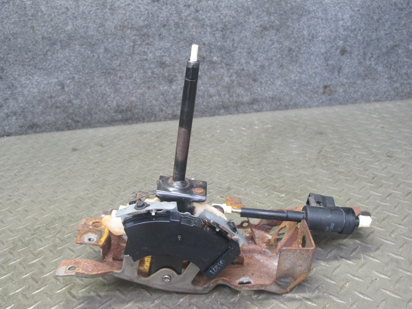 97-02 Pontiac Firebird LS1 A/T Automatic Transmission Gear Shifter Selector OEM