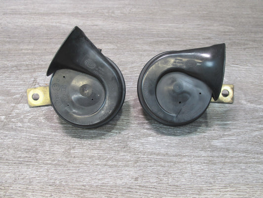 93-99 BMW E36 3-SERIES Set of 2 High & Low Tone Note Pitch Horn Signal OEM