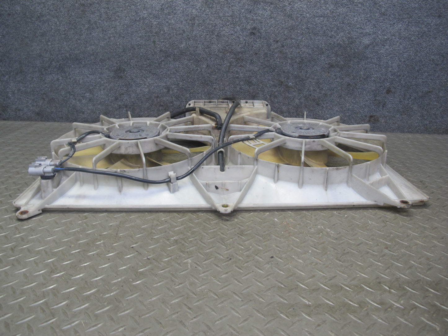 98-05 Lexus GS400 GS300 Engine Radiator Cooling Dual Fan Motor w Shroud OEM